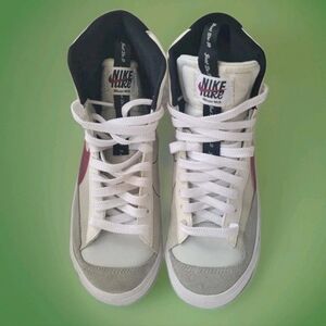Nike Blazer Mid 77 SE White Rush Maroon Size 5Y (23cm) Kids Leather